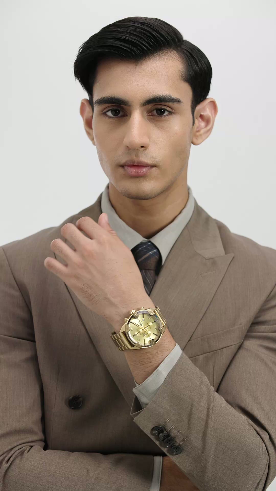 Buy Diesel Spiked Analog Gold Dial Men's Watch-DZ4608 at Amazon.in